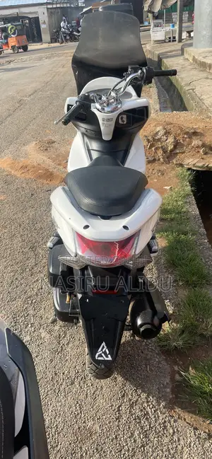 Honda 2022 White