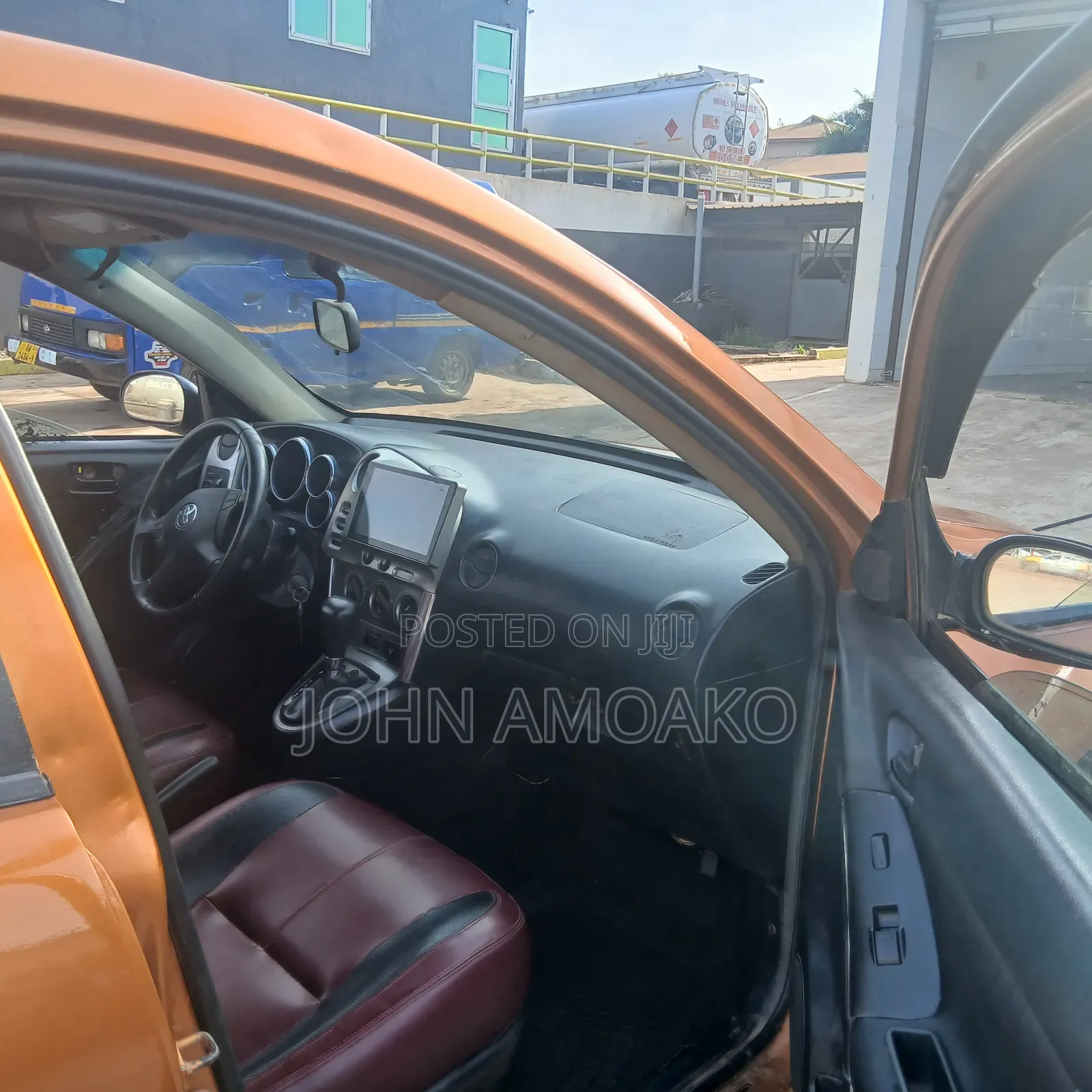 Pontiac Vibe 2007 Orange