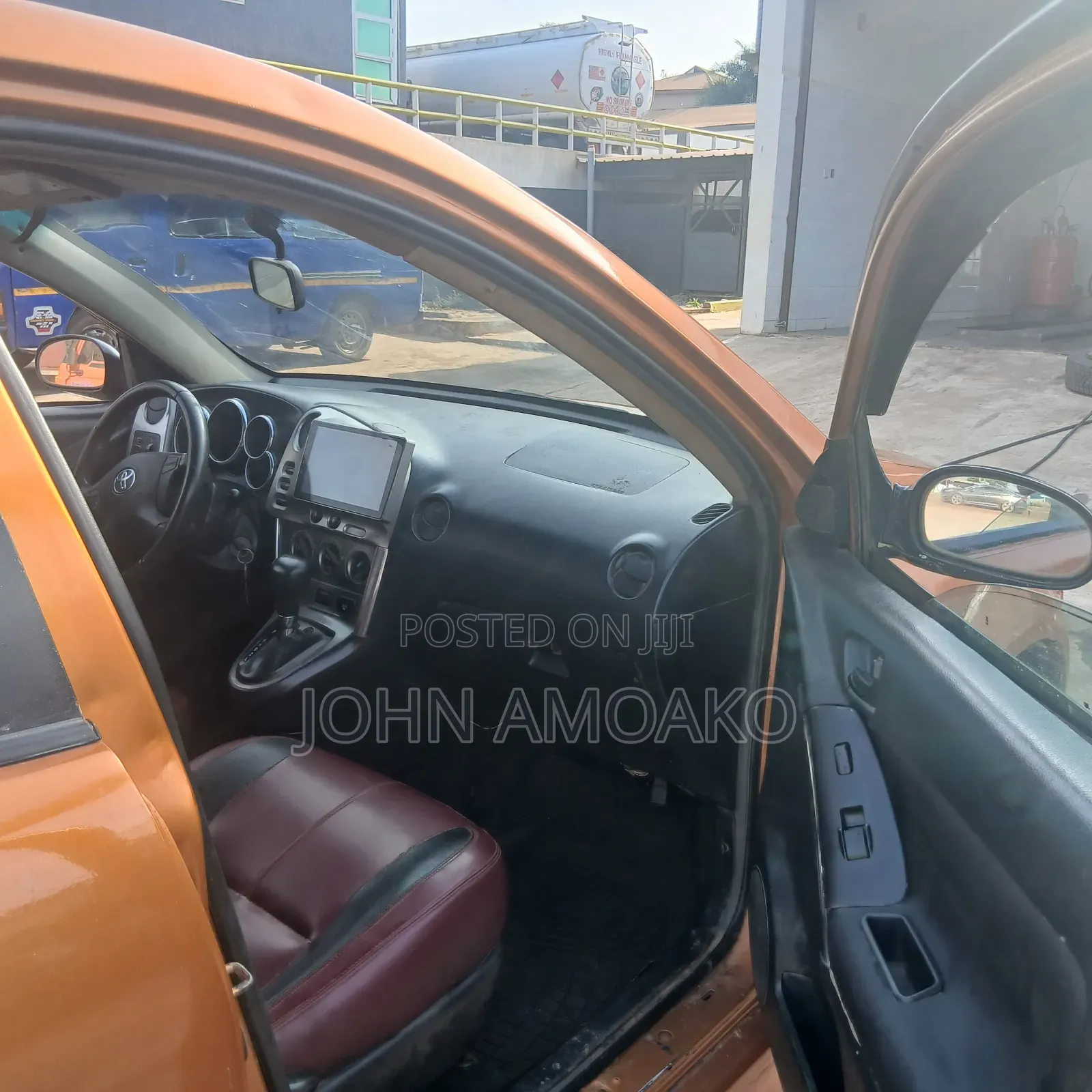 Pontiac Vibe 2007 Orange
