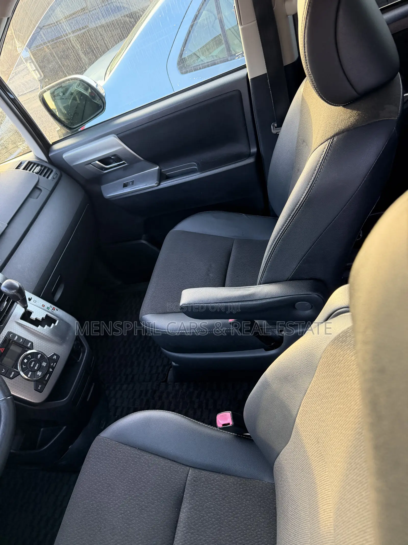 Toyota Voxy 2013 Black