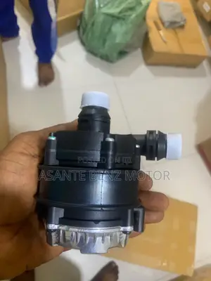 W205 Water Pump