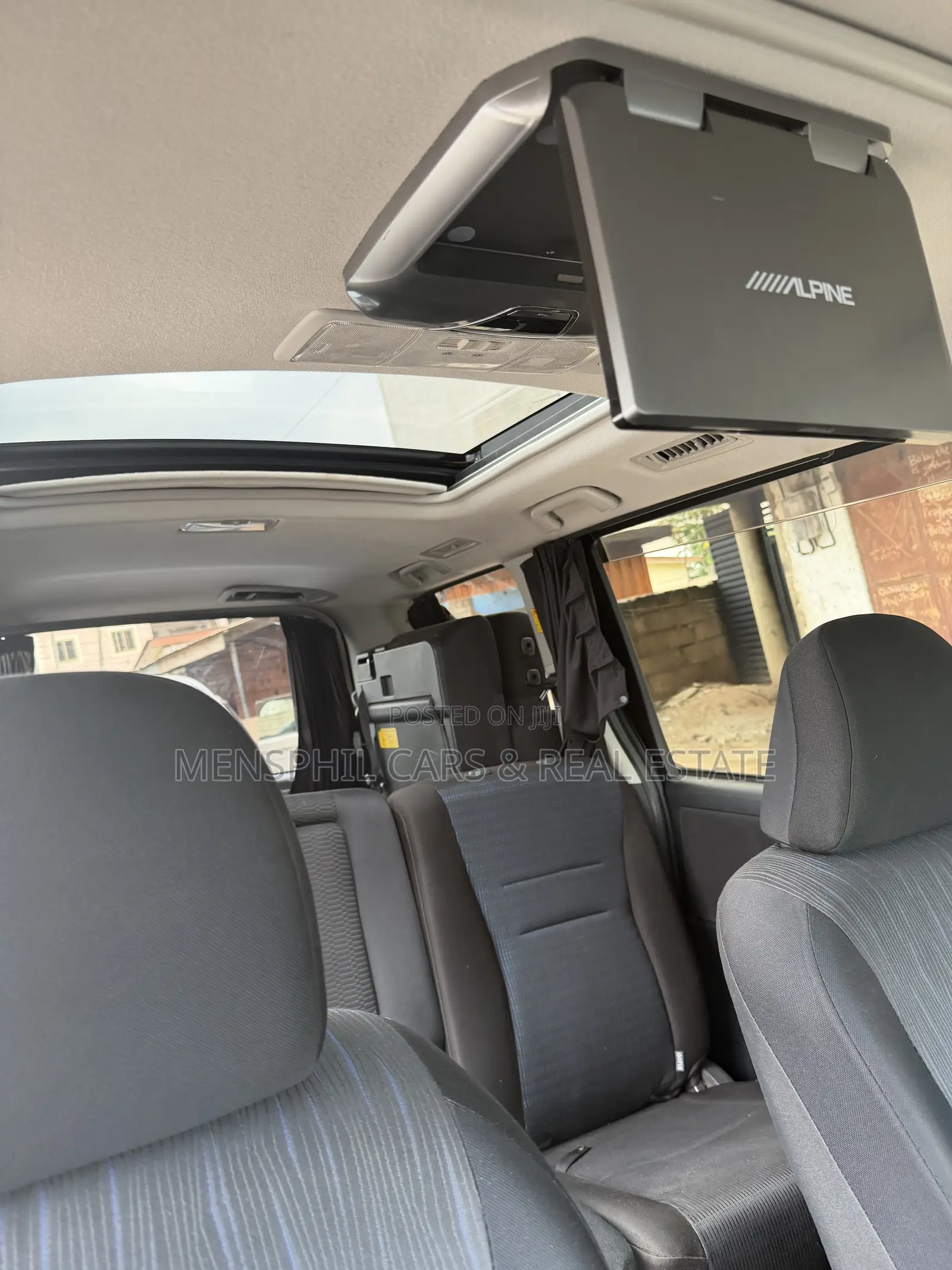 Toyota Voxy 2012