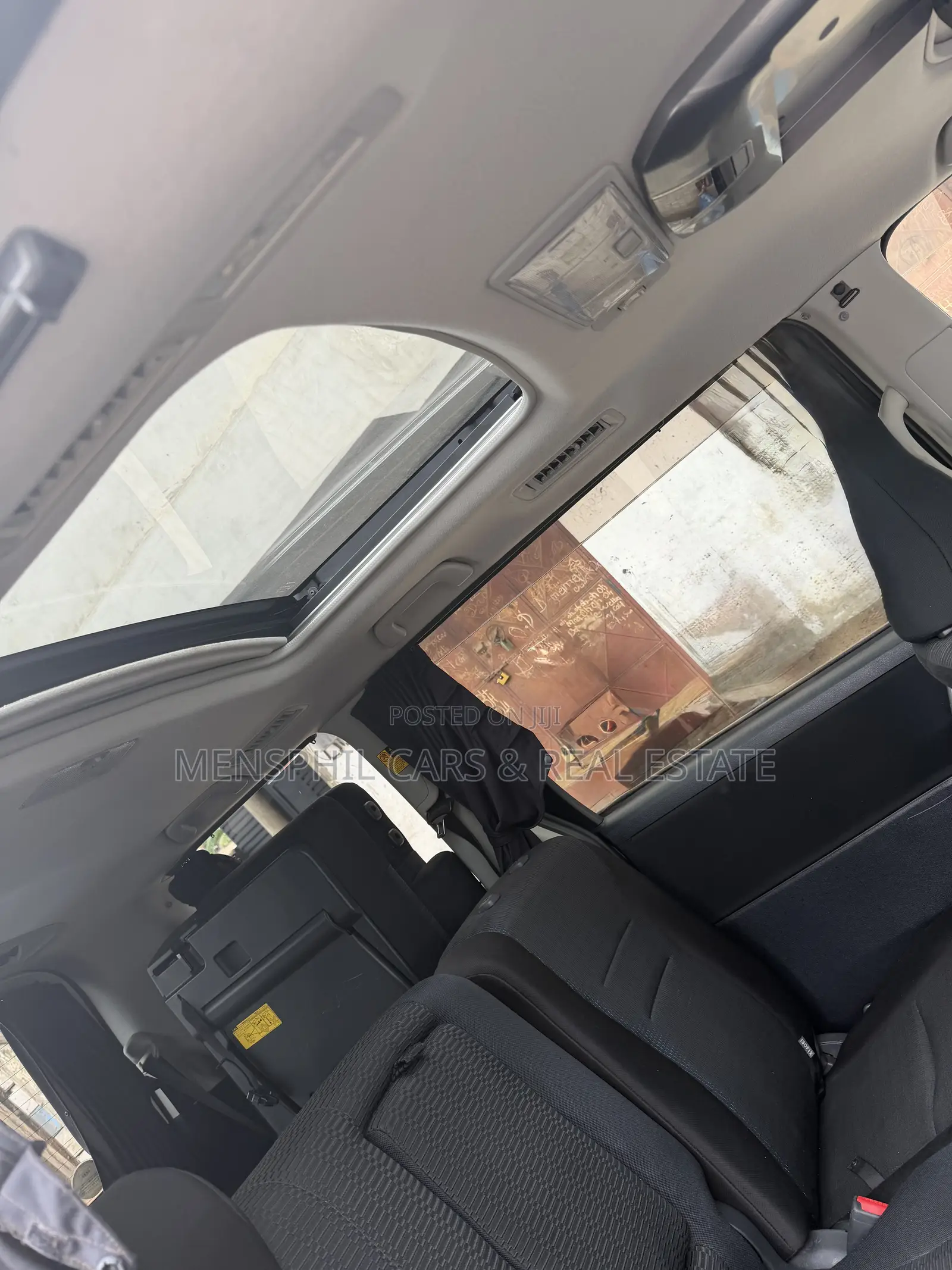 Toyota Voxy 2012