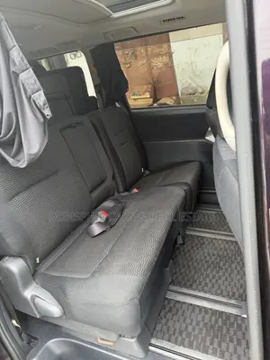 Toyota Voxy 2012