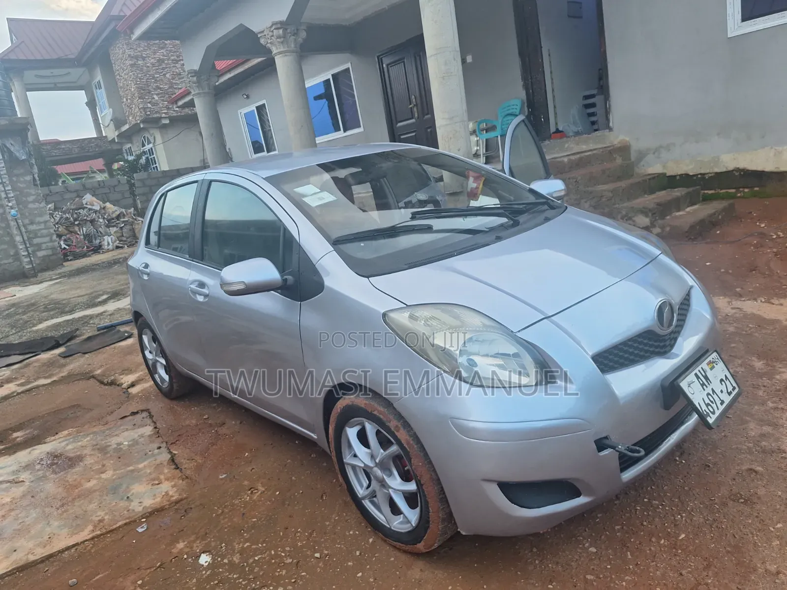 Toyota Vitz 1.3 AWD 5dr 2010 Gray