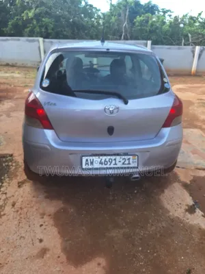 Toyota Vitz 1.3 AWD 5dr 2010 Gray