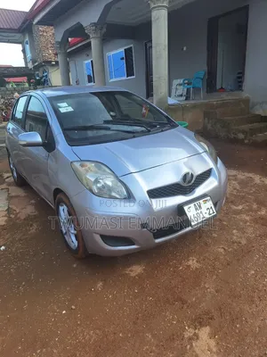 Toyota Vitz 1.3 AWD 5dr 2010 Gray