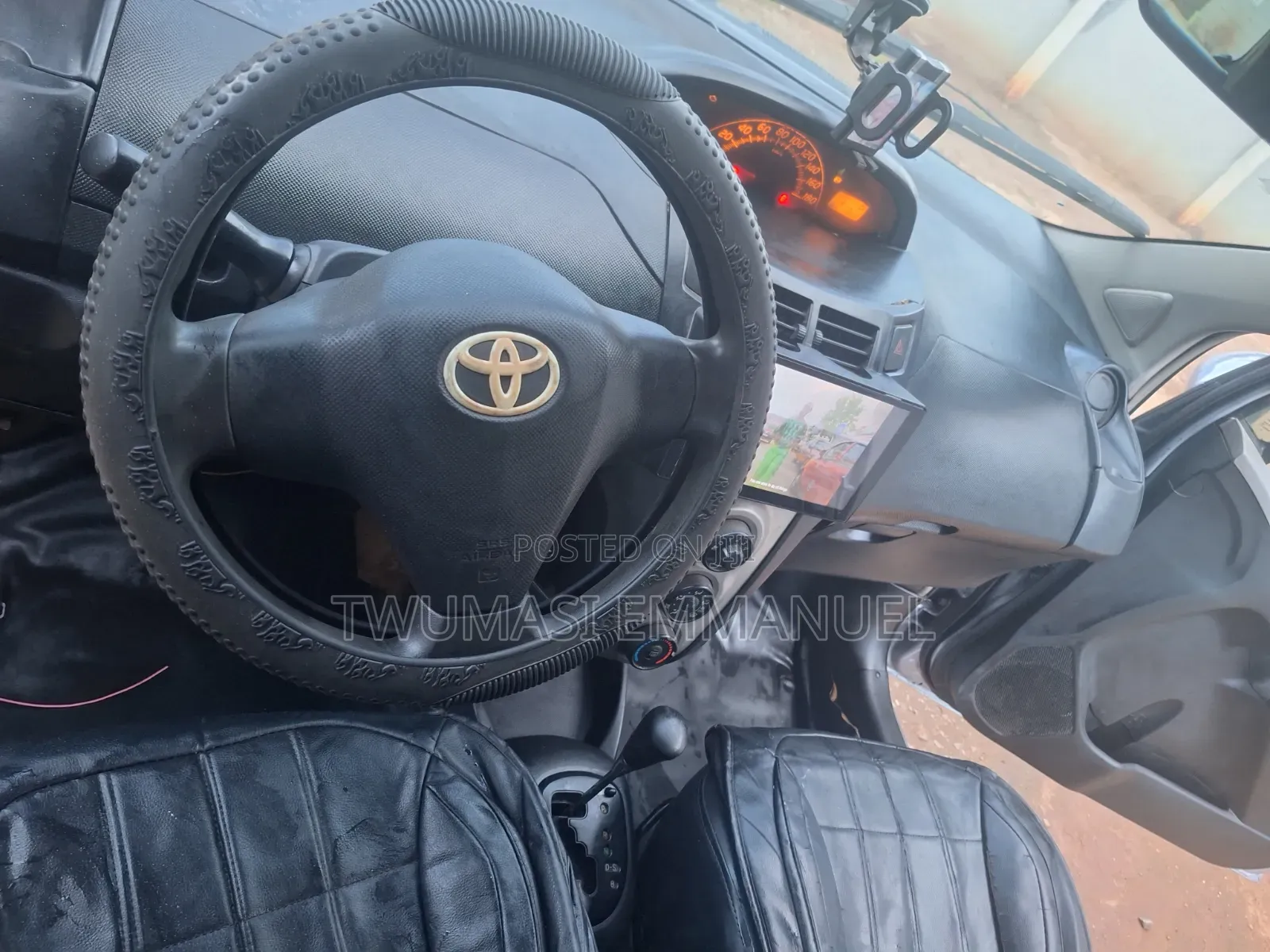 Toyota Vitz 1.3 AWD 5dr 2010 Gray