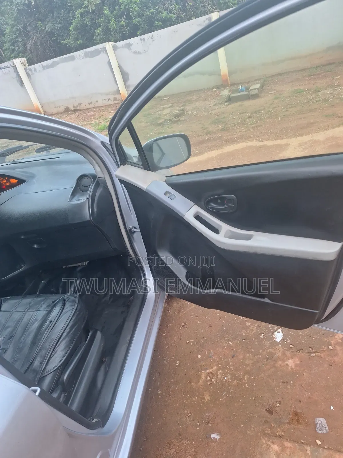 Toyota Vitz 1.3 AWD 5dr 2010 Gray