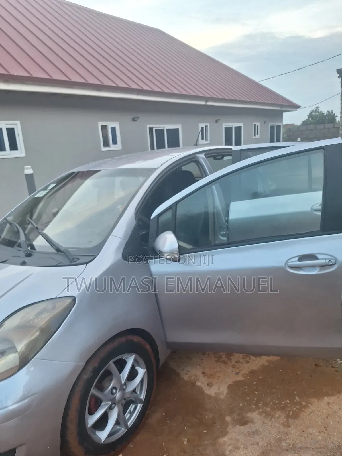 Toyota Vitz 1.3 AWD 5dr 2010 Gray