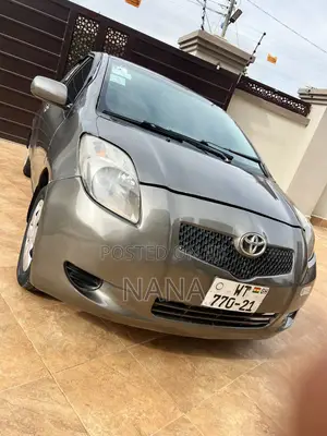 Toyota Vitz 2009 Gray