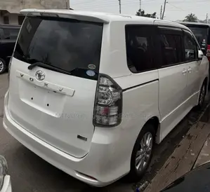 Toyota Voxy 2011 White