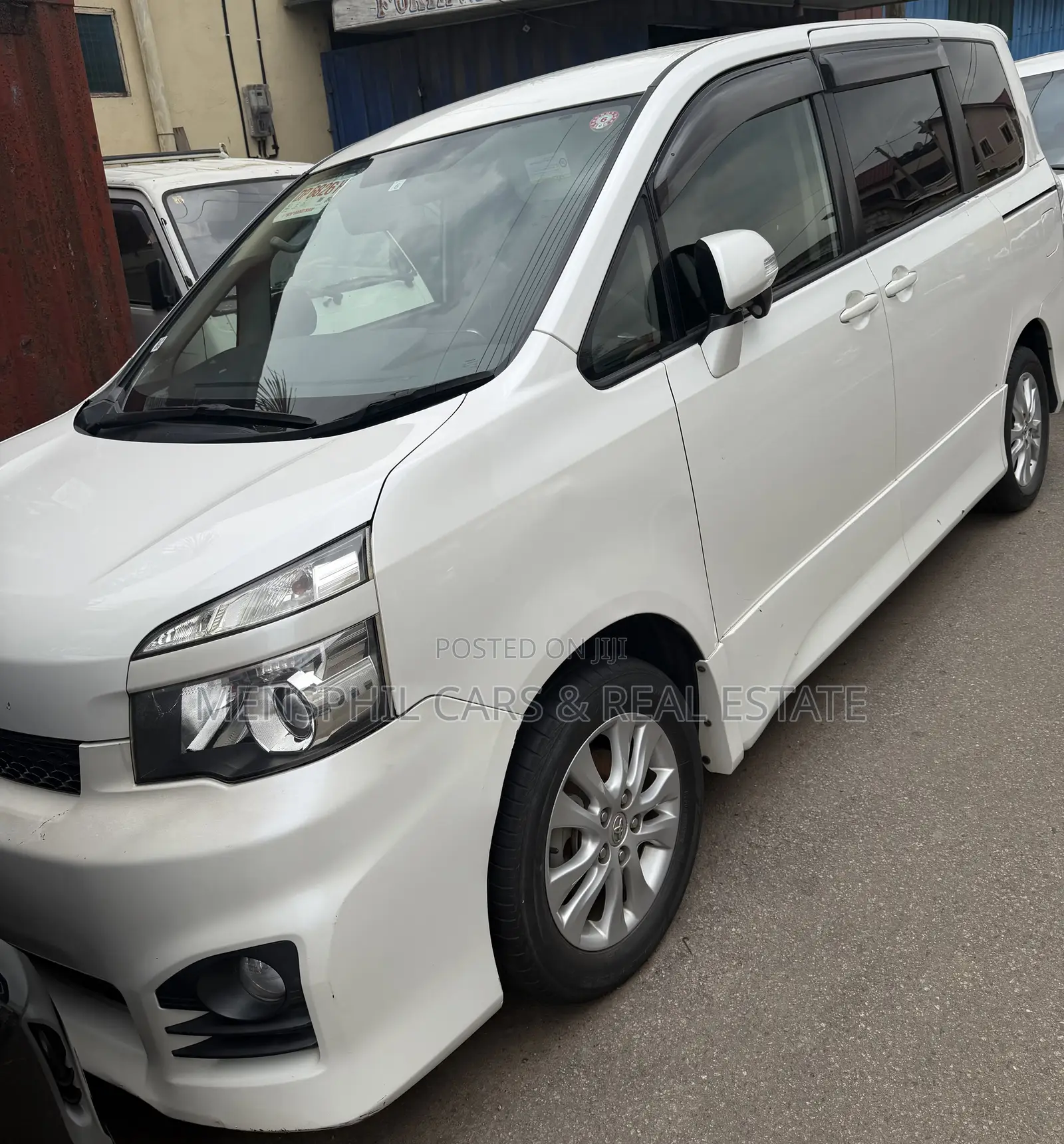 Toyota Voxy 2011 White