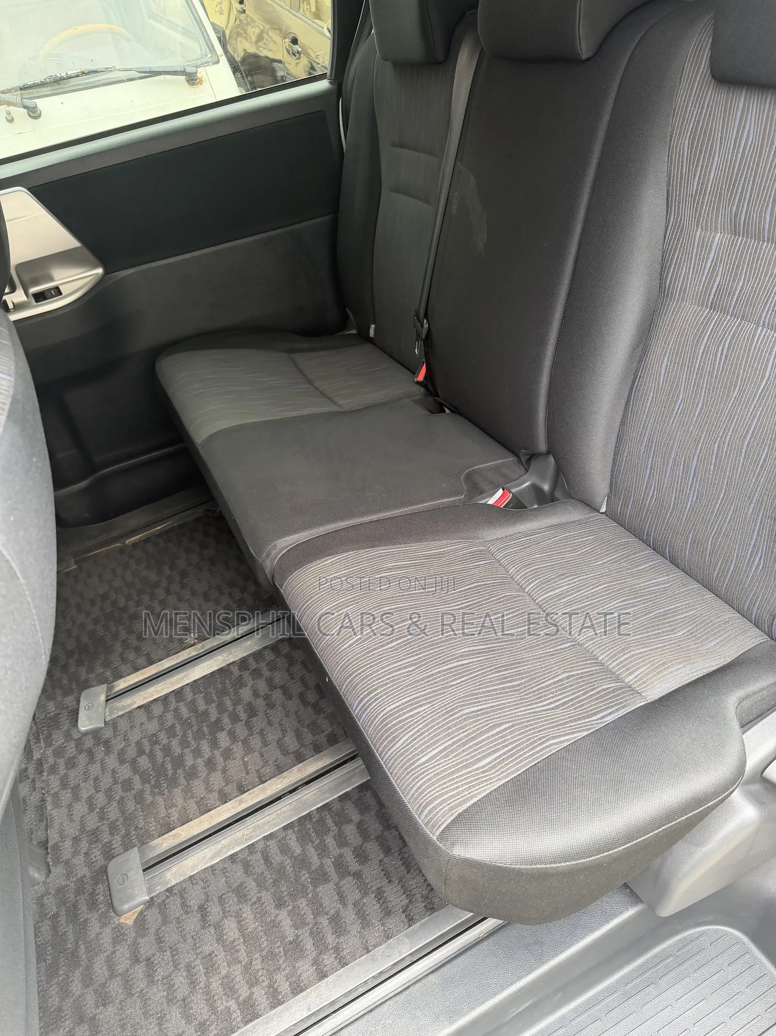 Toyota Voxy 2011 White
