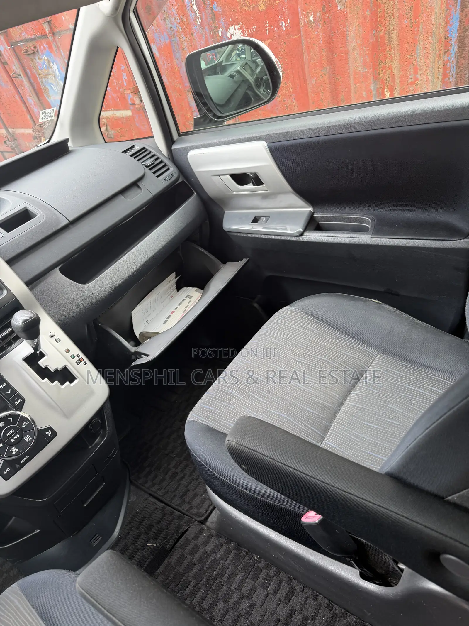 Toyota Voxy 2011 White