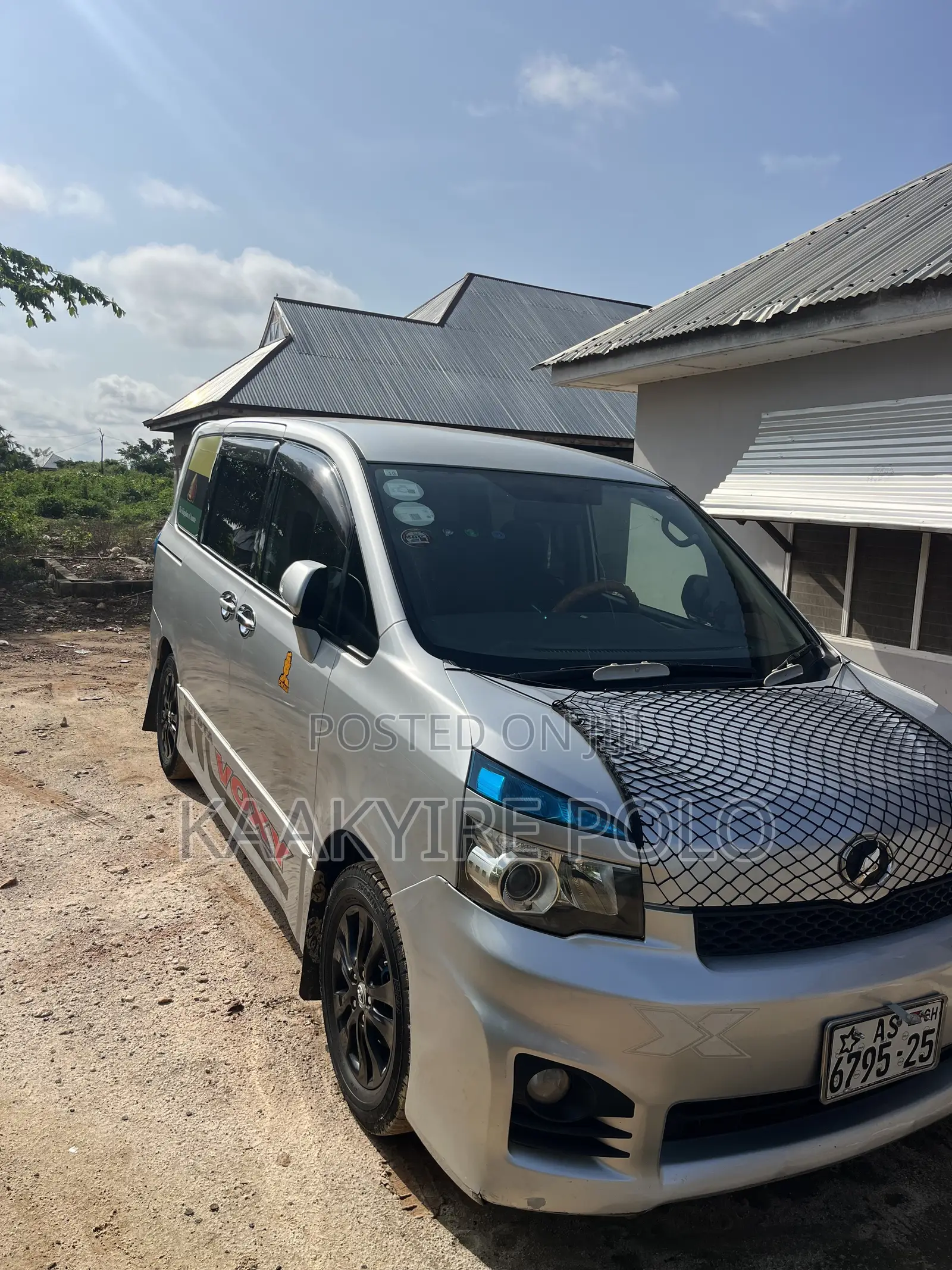Toyota Voxy 2010 Silver