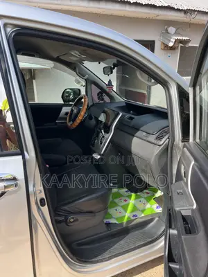 Toyota Voxy 2010 Silver