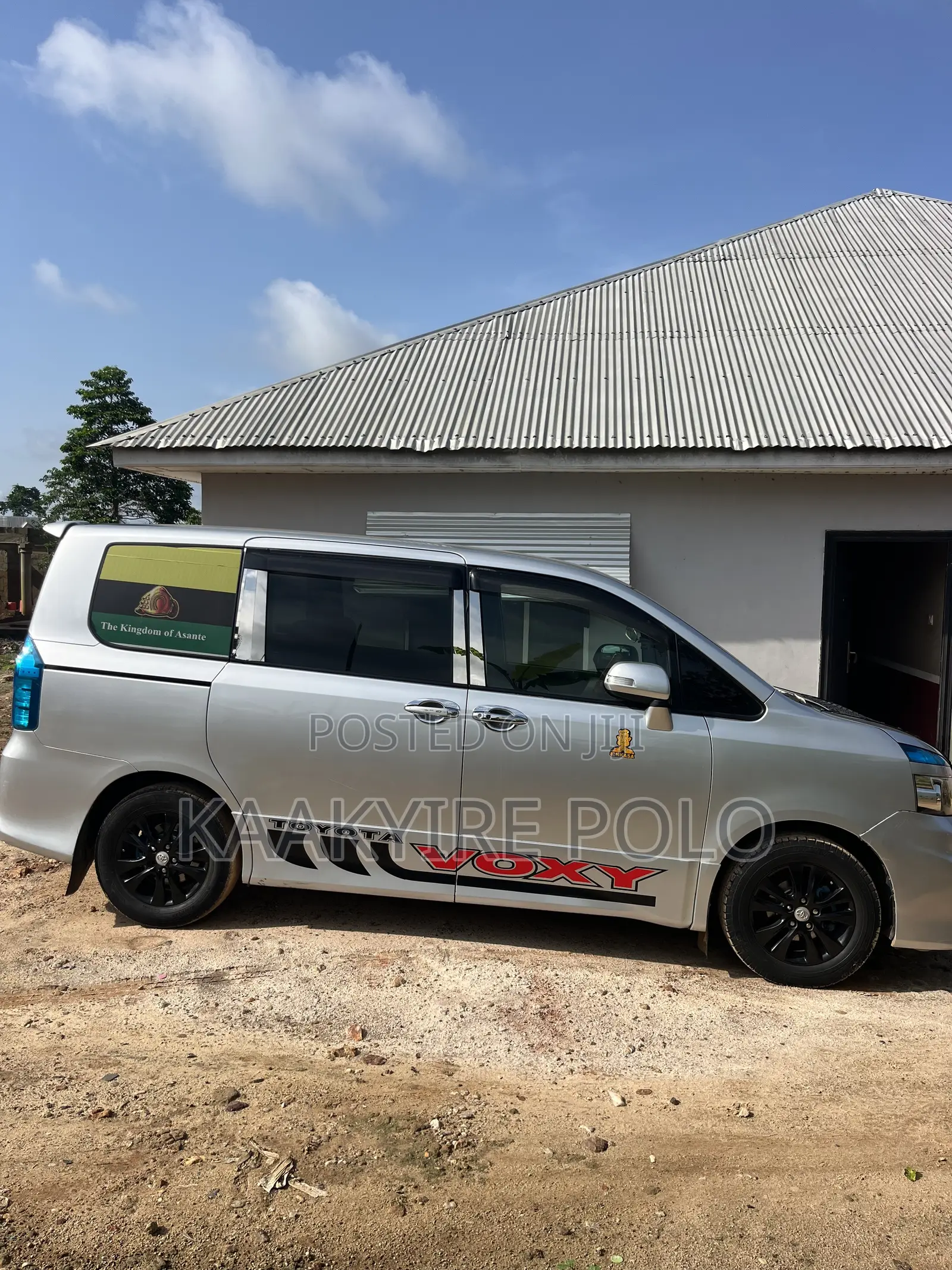 Toyota Voxy 2010 Silver