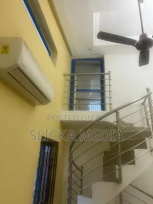 7bdrm Apartment in Slicka Media, Pokuase for sale