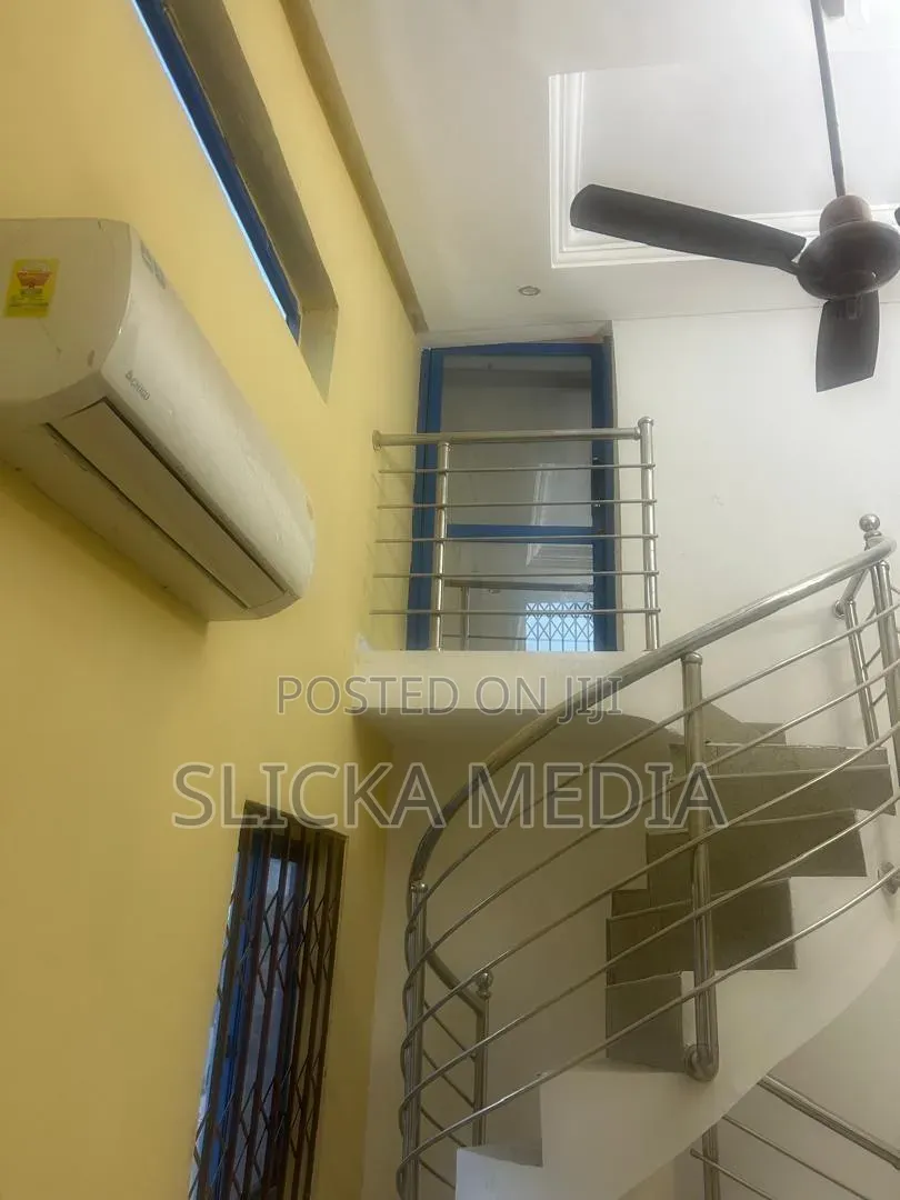 7bdrm Apartment in Slicka Media, Pokuase for sale