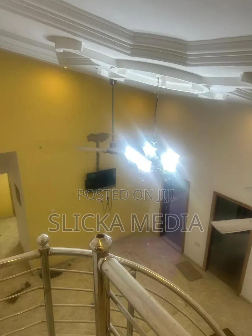 7bdrm Apartment in Slicka Media, Pokuase for sale