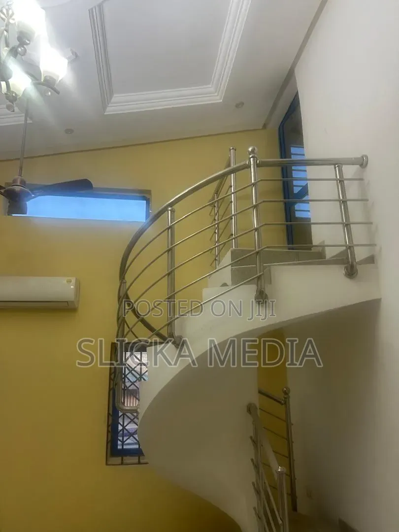 7bdrm Apartment in Slicka Media, Pokuase for sale