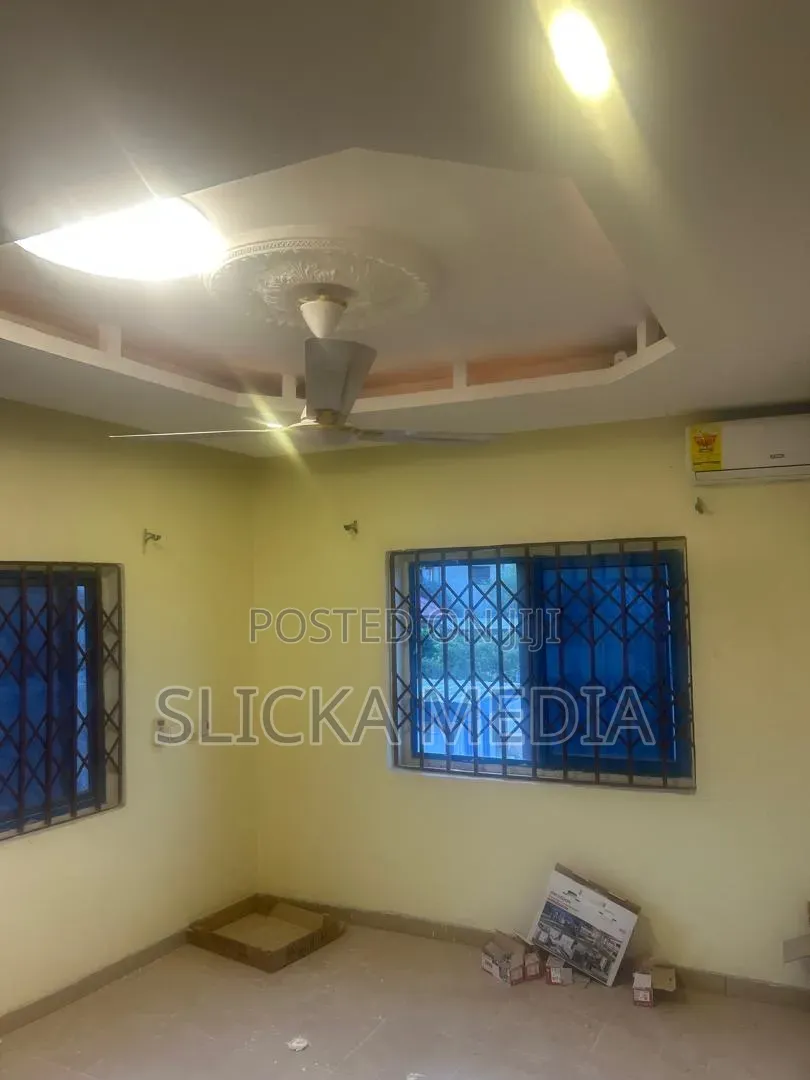 7bdrm Apartment in Slicka Media, Pokuase for sale