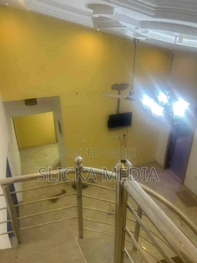 7bdrm Apartment in Slicka Media, Pokuase for sale