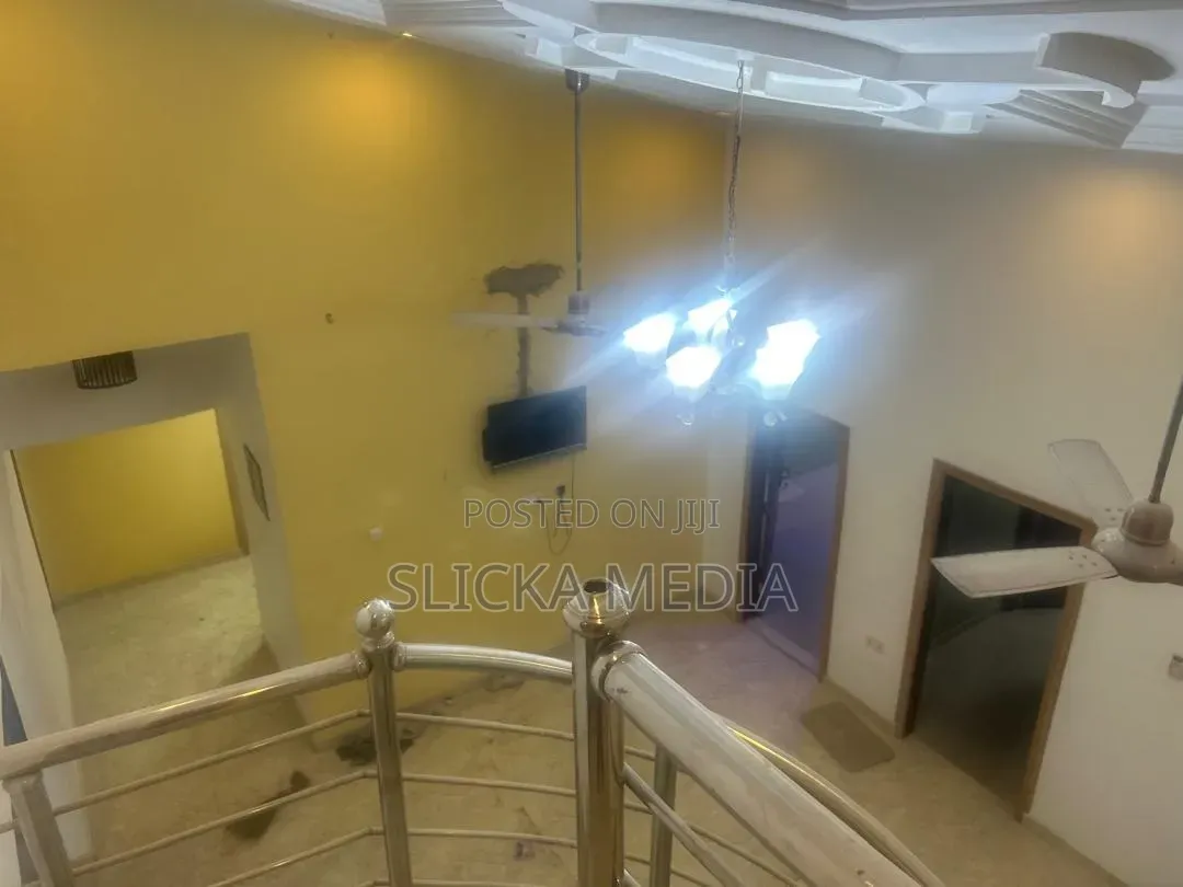 7bdrm Apartment in Slicka Media, Pokuase for sale