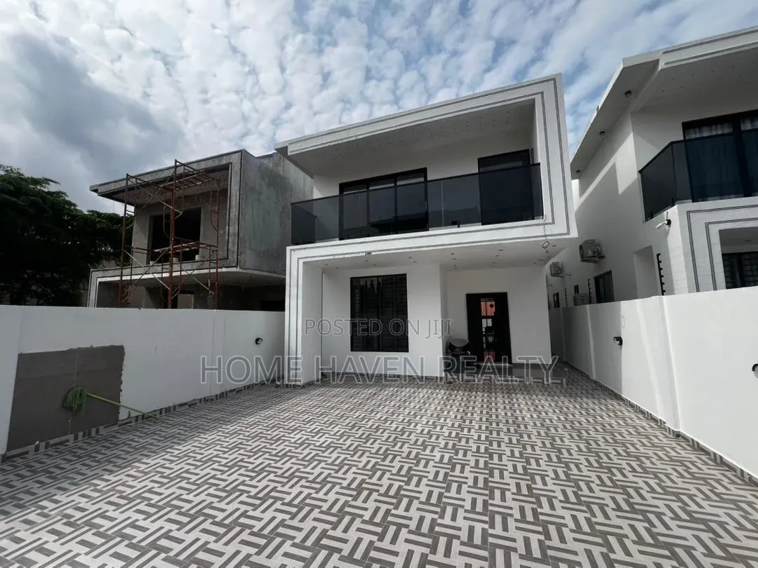 4bdrm House in Lakeside Estate for sale