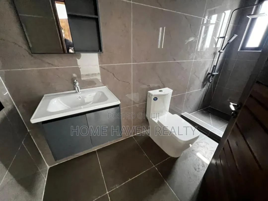 4bdrm House in Lakeside Estate for sale