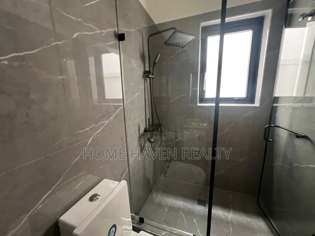 4bdrm House in Lakeside Estate for sale