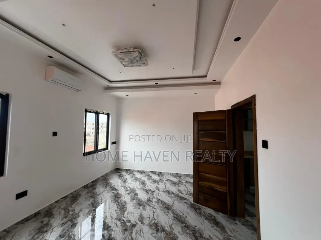 4bdrm House in Lakeside Estate for sale