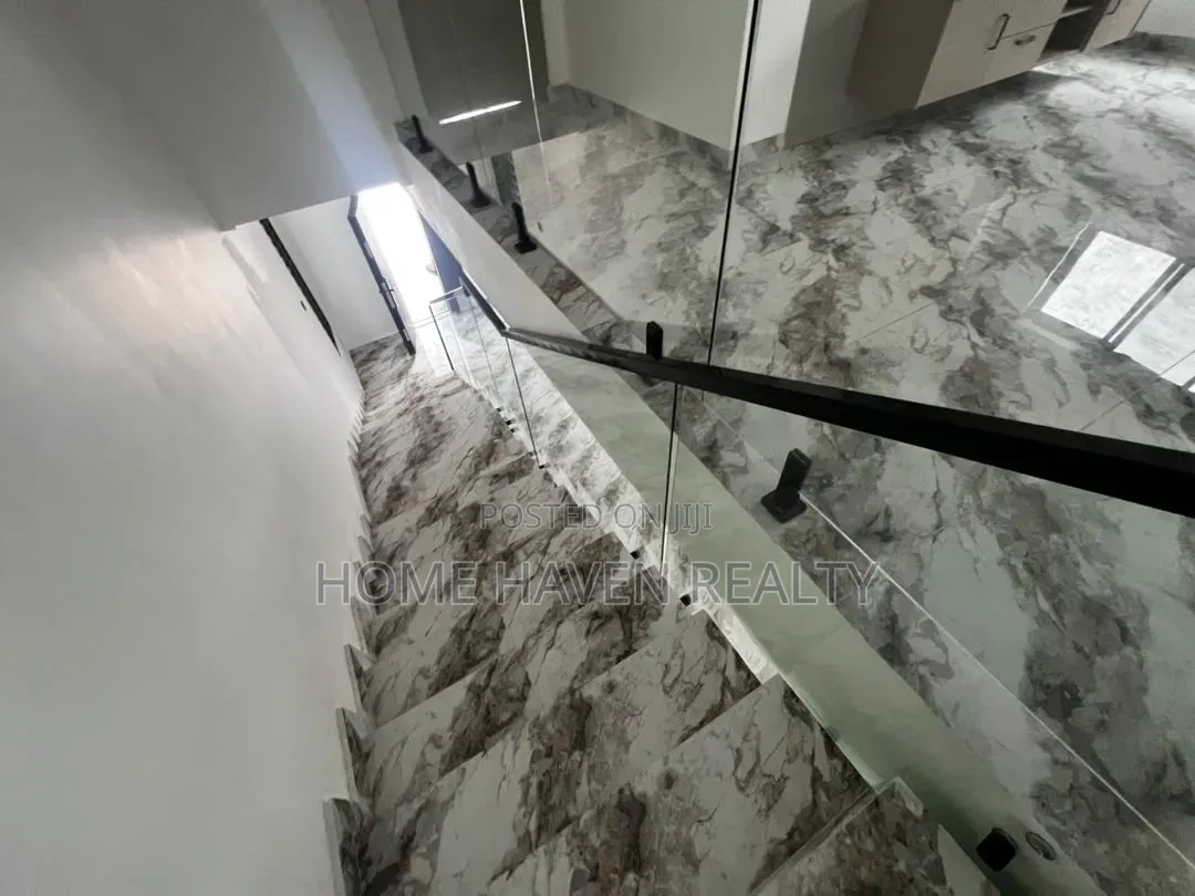4bdrm House in Lakeside Estate for sale