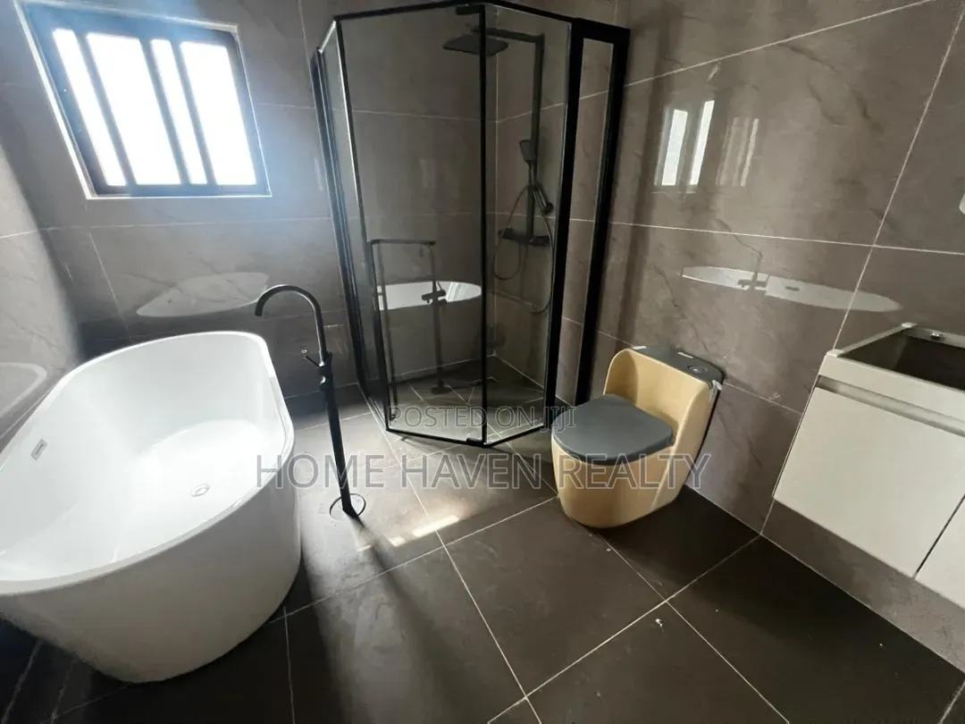 4bdrm House in Lakeside Estate for sale