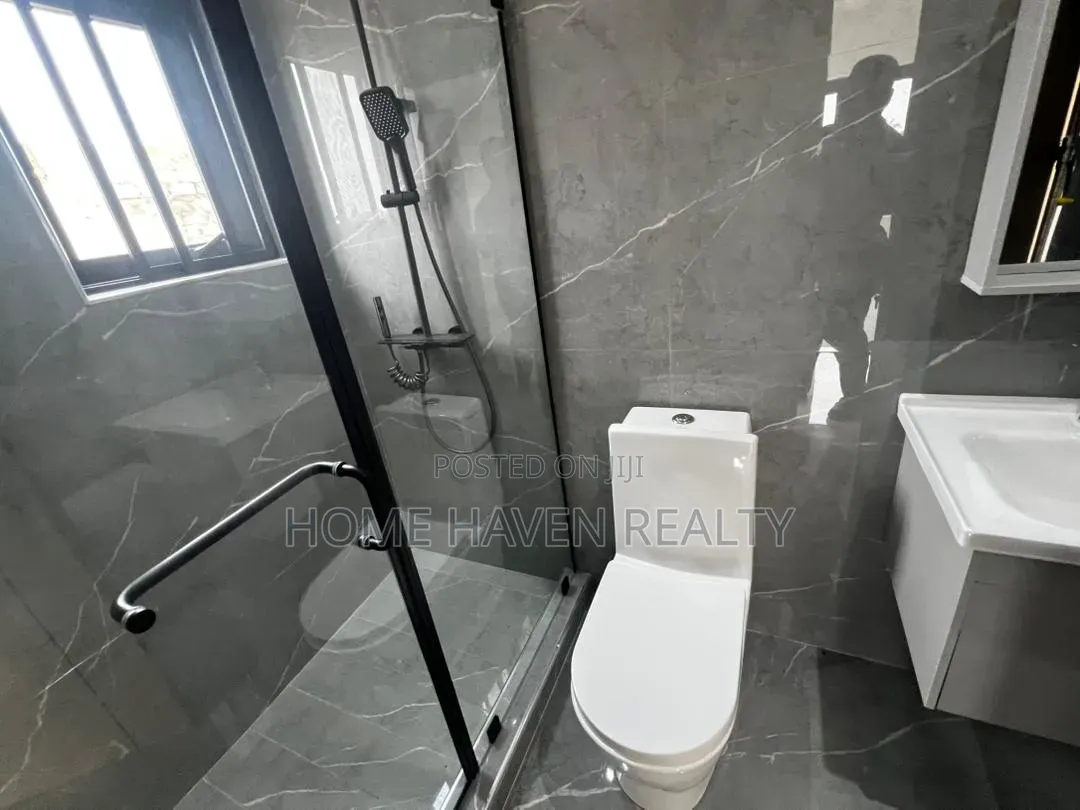 4bdrm House in Ashaley Botwe, Little Roses Area for sale