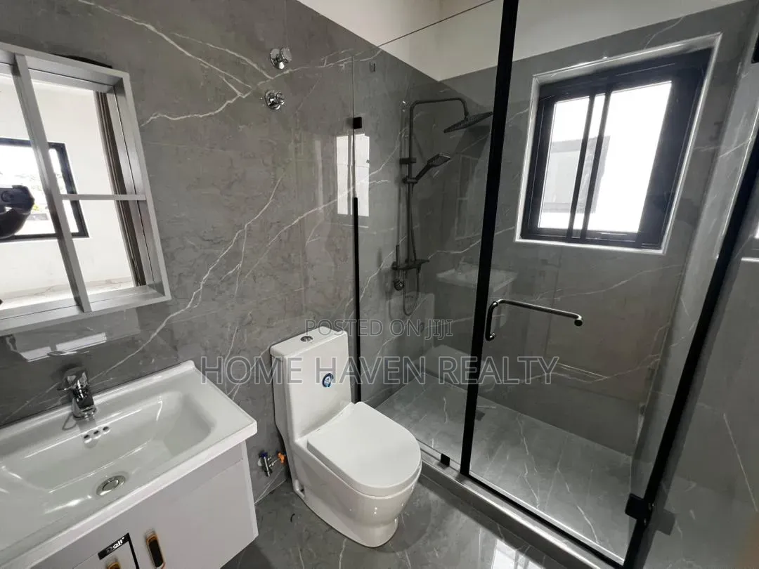 4bdrm House in Ashaley Botwe, Little Roses Area for sale