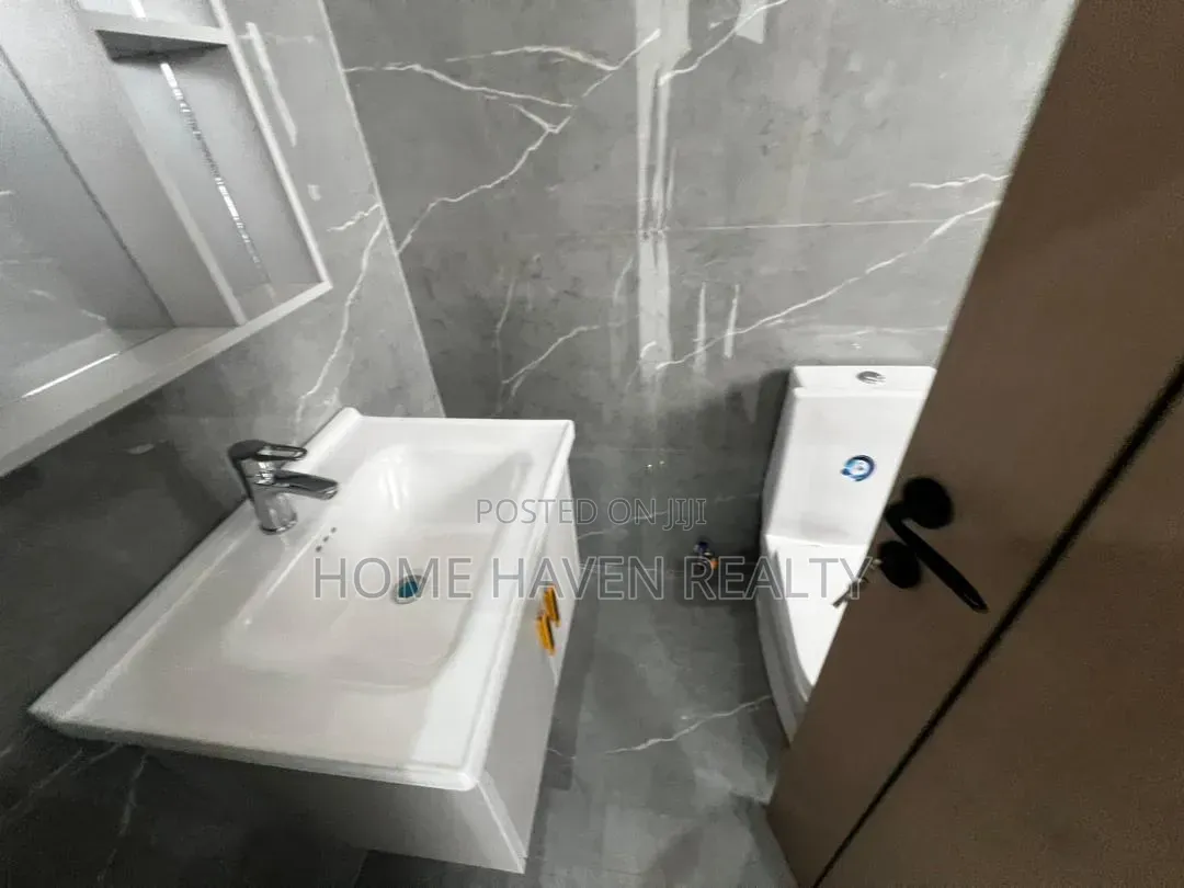4bdrm House in Ashaley Botwe, Little Roses Area for sale