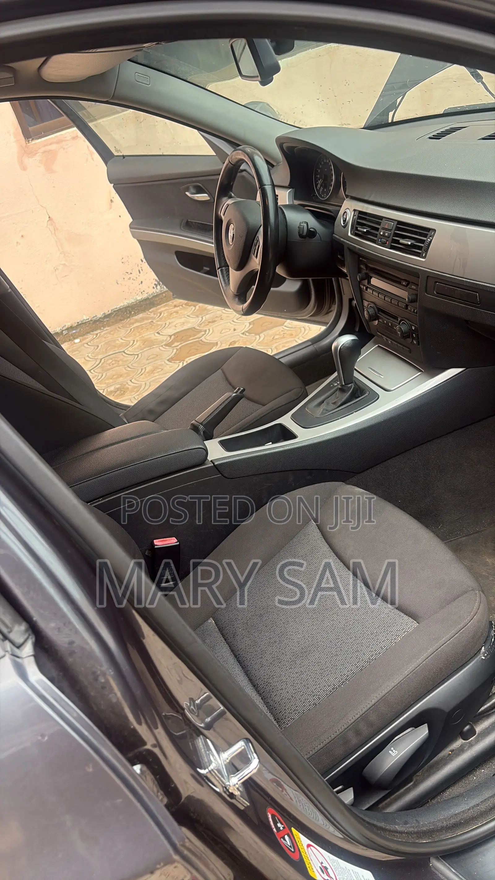 BMW 318i 2010 Gray