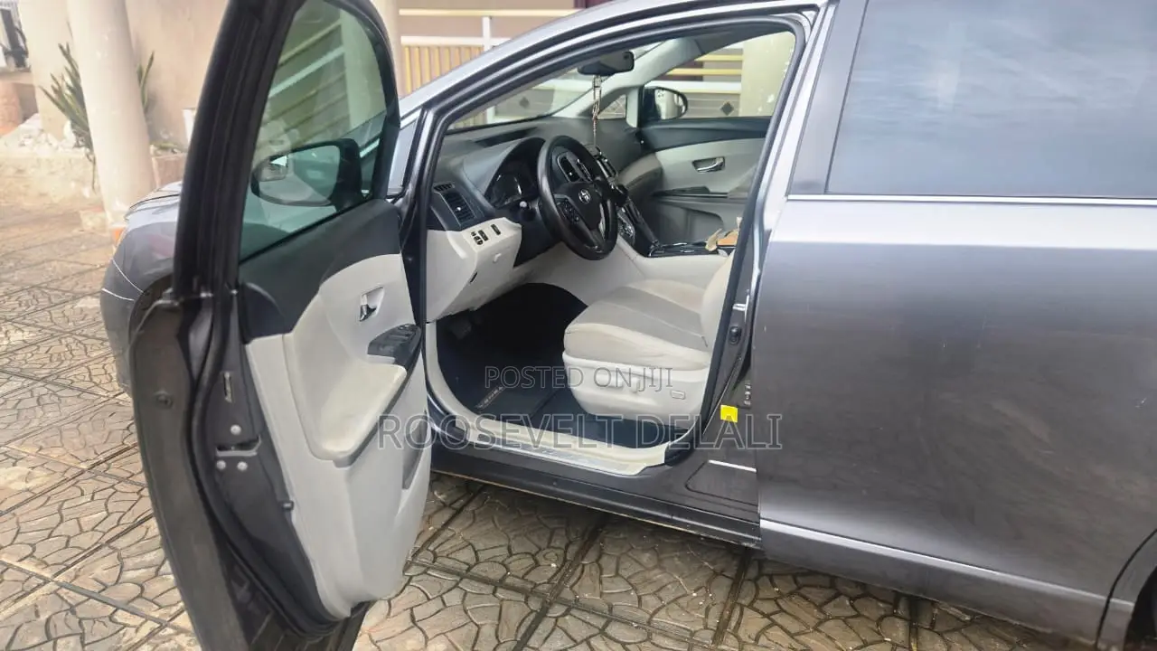 Toyota Venza LE AWD 2013 Gray