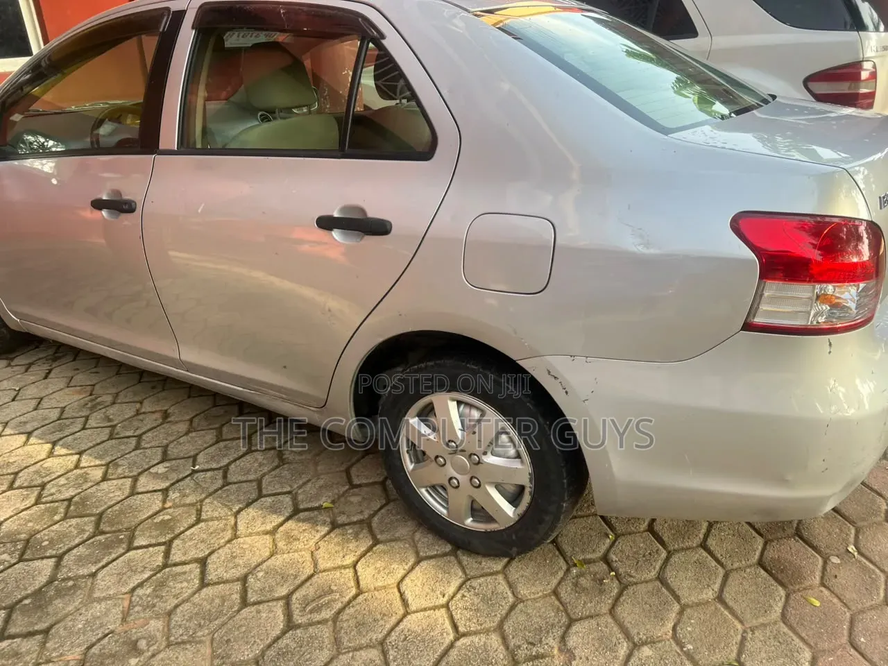 Toyota Belta 2010 Silver