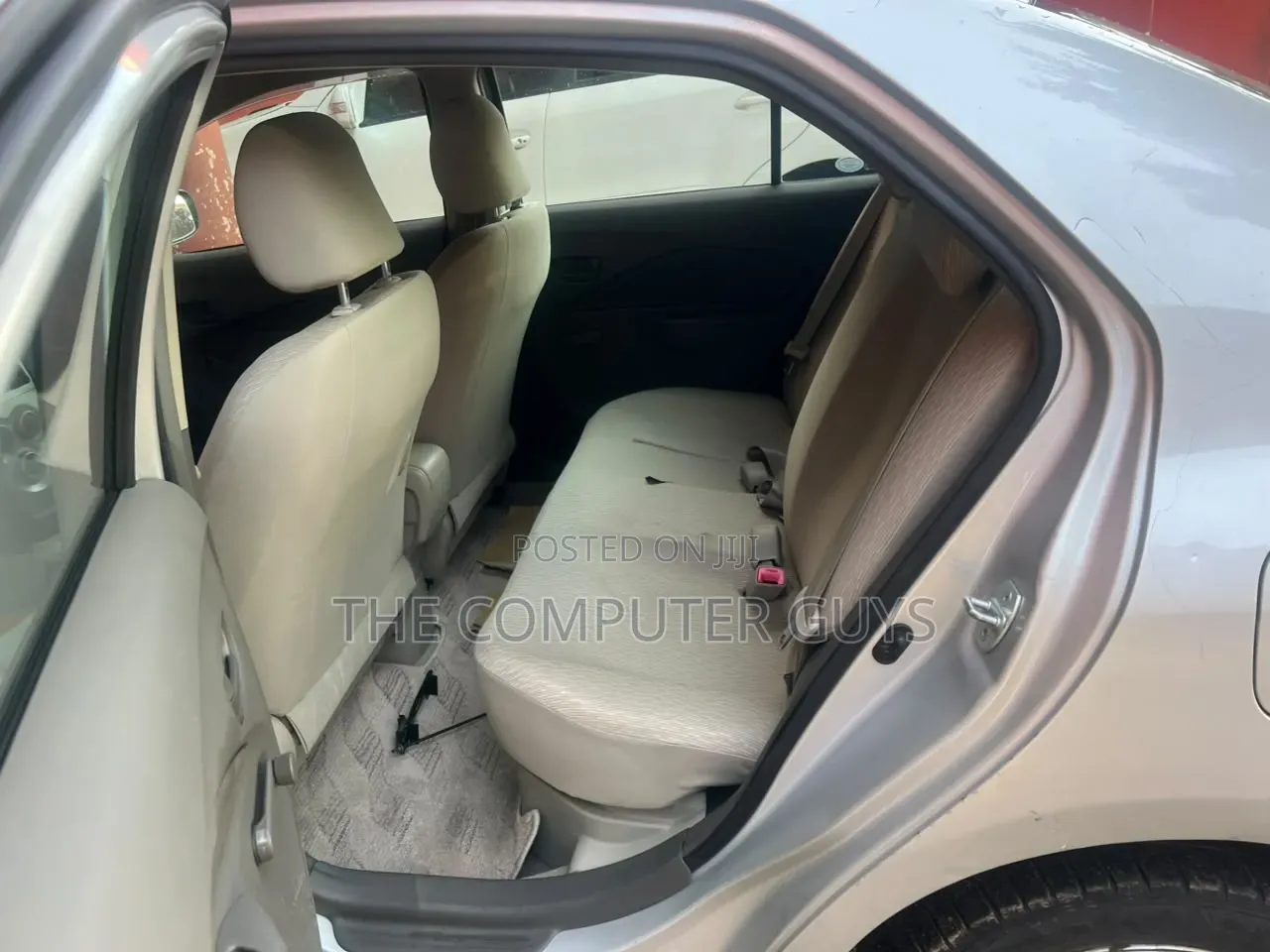 Toyota Belta 2010 Silver