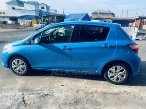 Toyota Vitz 1.3 AWD 5dr 2017 Blue