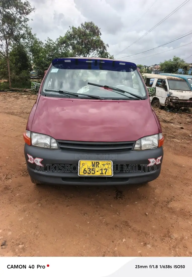 Toyota HiAce 2010 Red