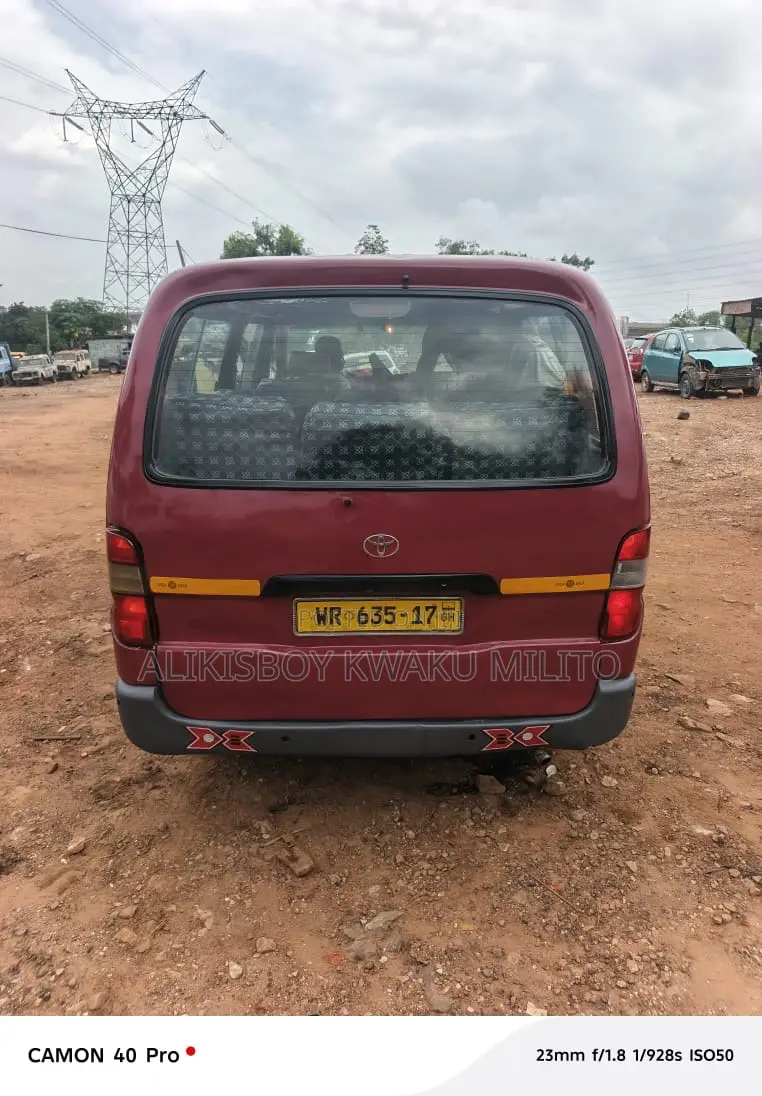 Toyota HiAce 2010 Red