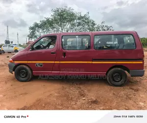 Toyota HiAce 2010 Red
