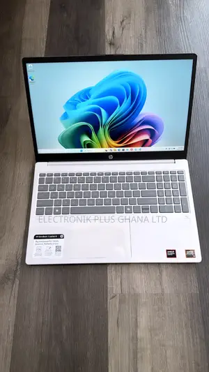 Laptop HP OmniBook 5 16" 16GB AMD Ryzen 5 SSD 512GB