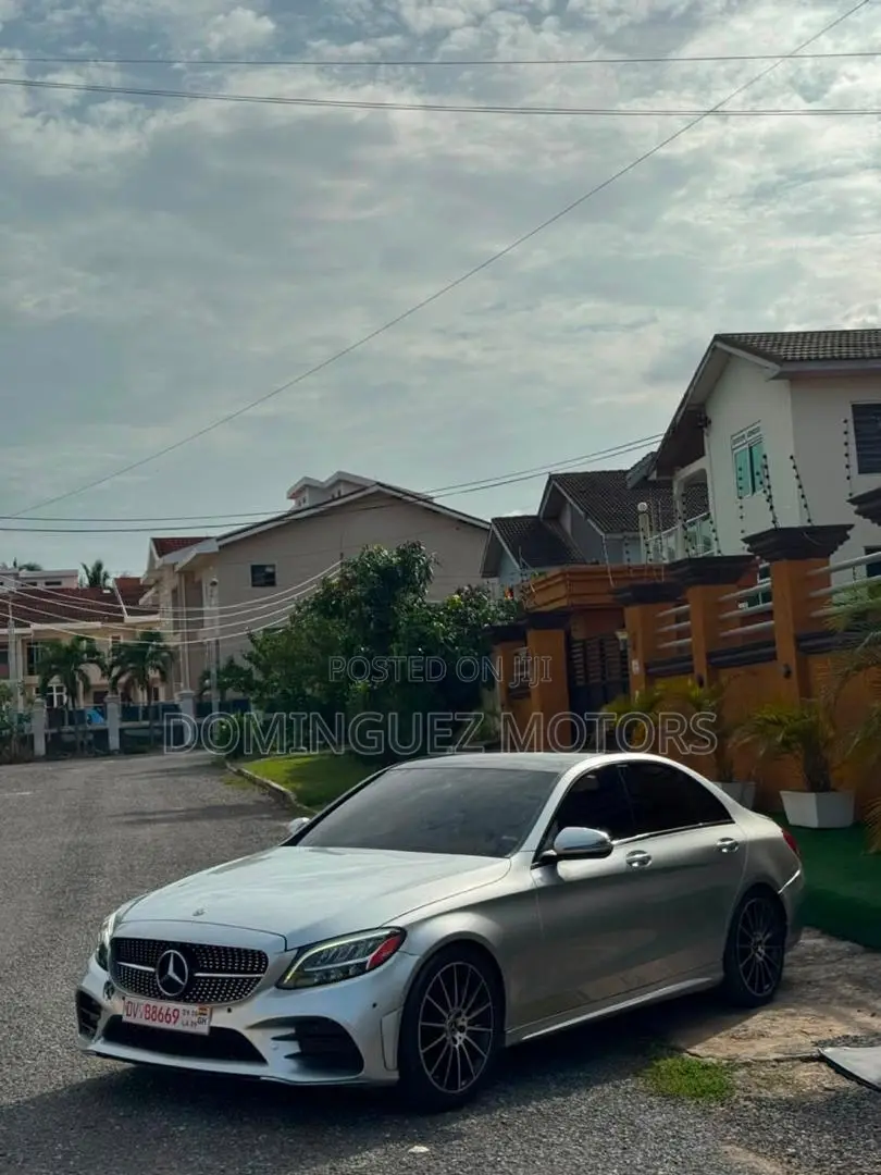 Mercedes-Benz C300 2019 Silver