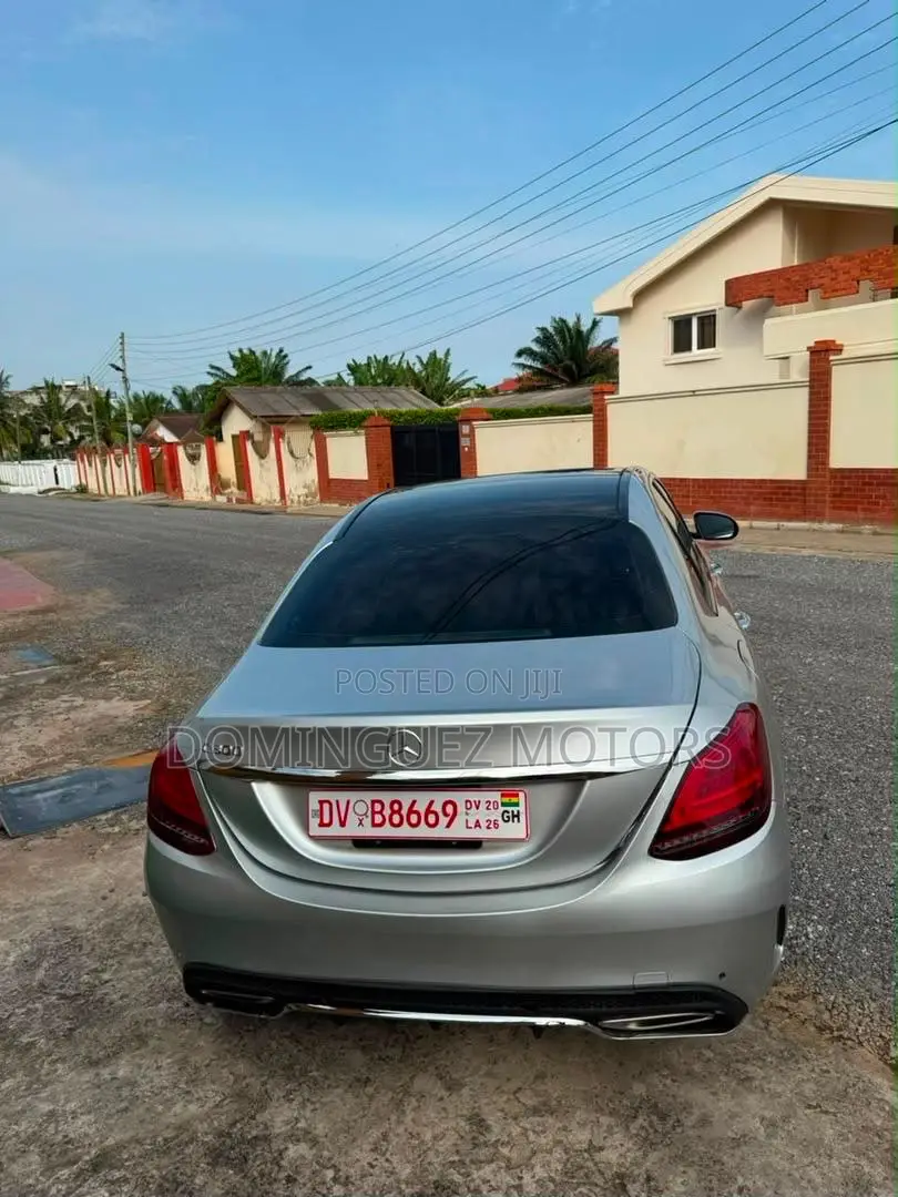 Mercedes-Benz C300 2019 Silver