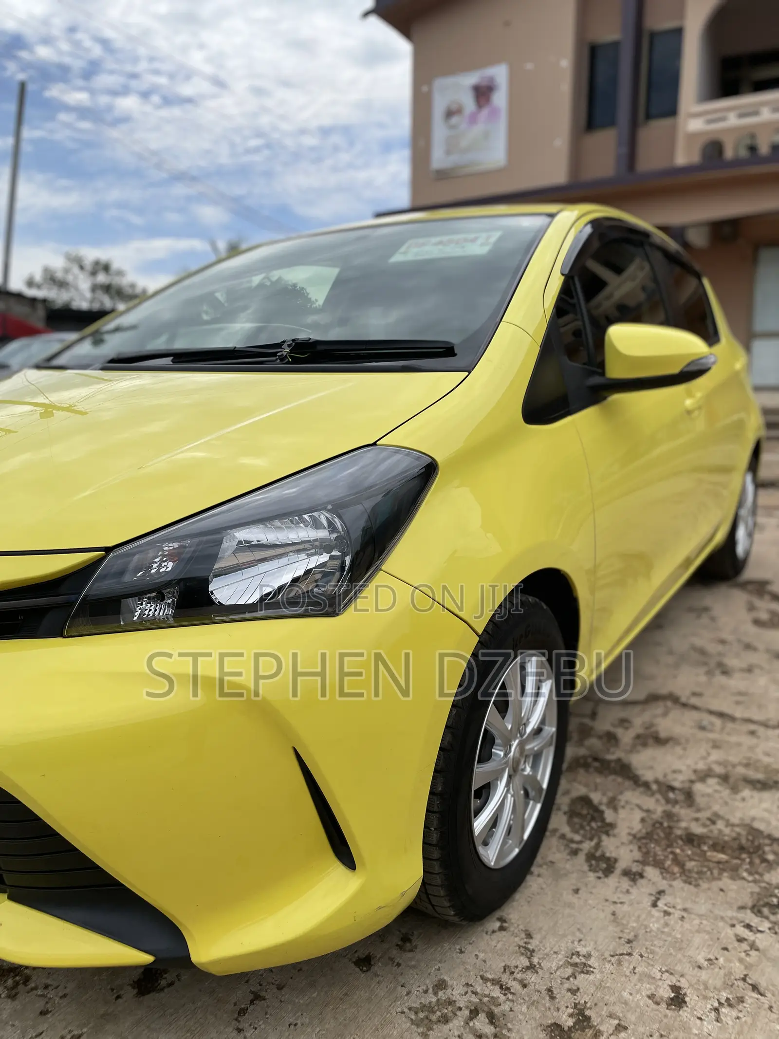 Toyota Vitz 1.3 FWD 5dr 2015 Yellow